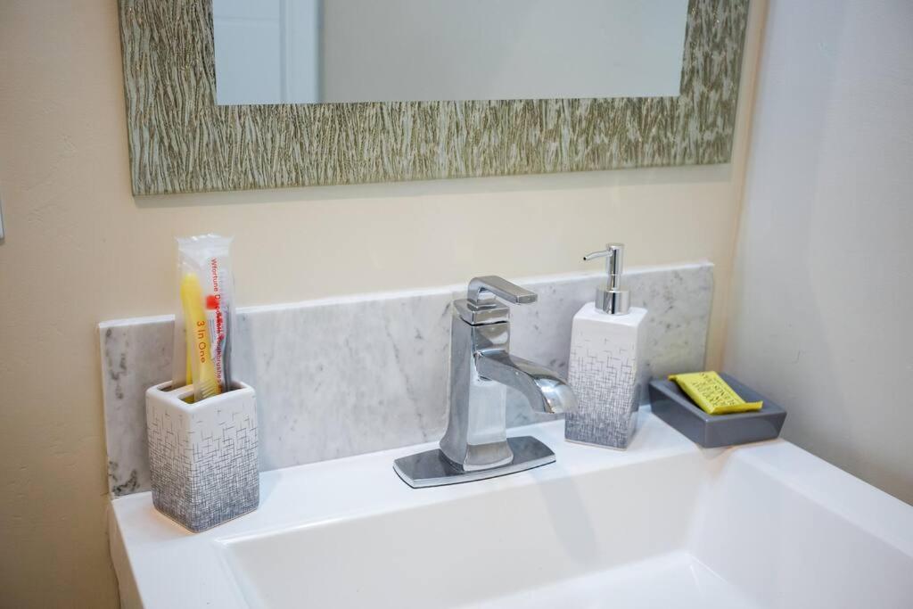 1-Bedroom With Cali King Size Bed In San Diego Extérieur photo