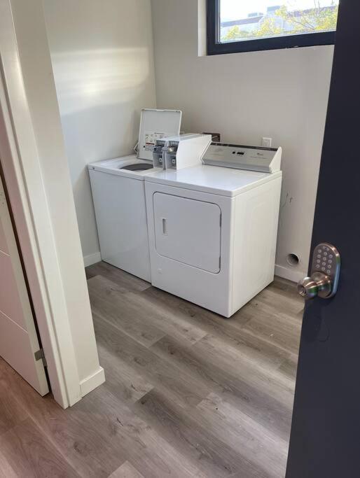 1-Bedroom With Cali King Size Bed In San Diego Extérieur photo