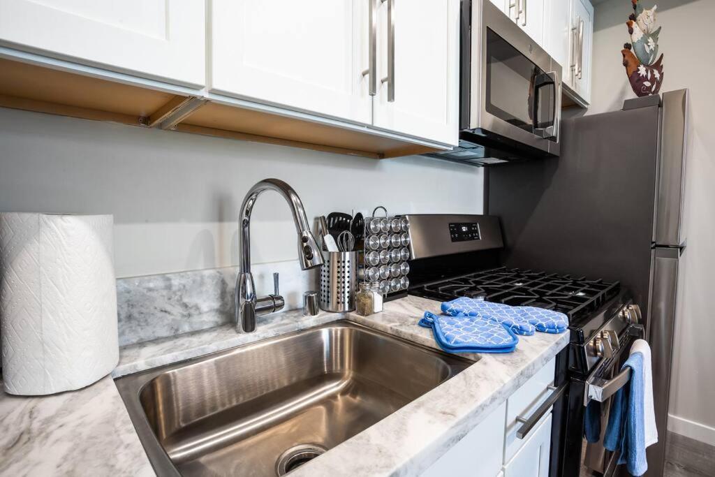 1-Bedroom With Cali King Size Bed In San Diego Extérieur photo