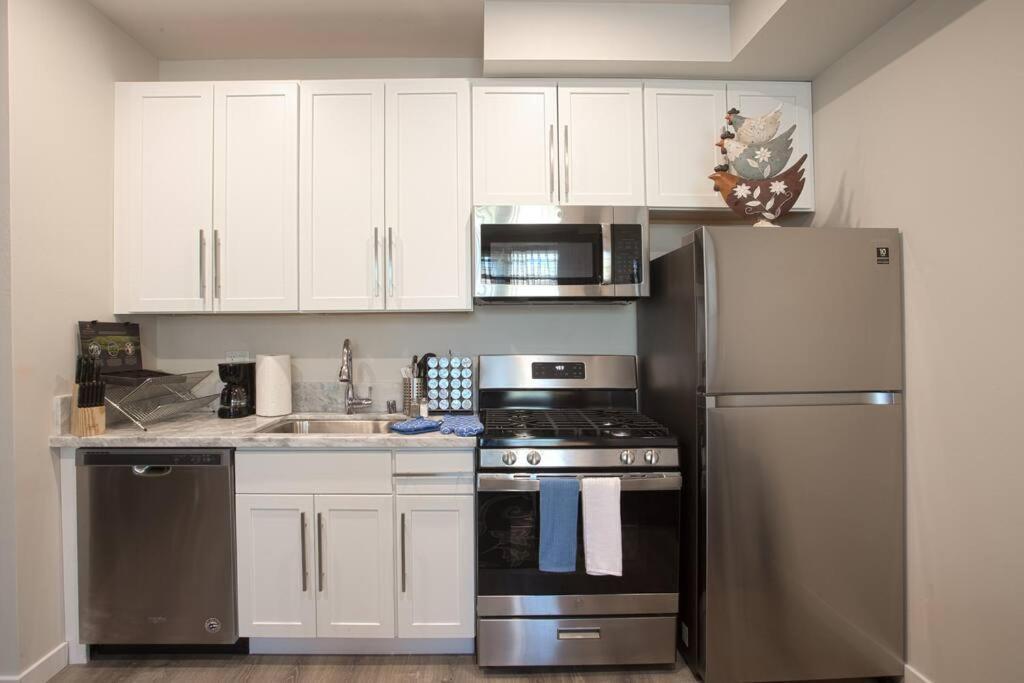 1-Bedroom With Cali King Size Bed In San Diego Extérieur photo